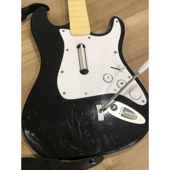 Wii Rock Band Harmonix Fender Stratocaster 19091 Guitar w/ Strap No Dongle As-is - Picture 2 of 7